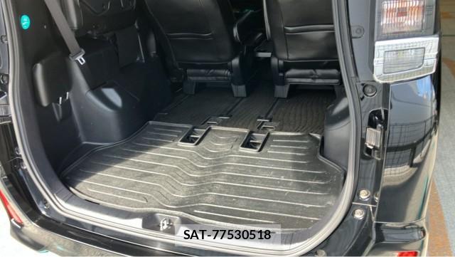 Toyota VOXY 2016-03 8329257-17