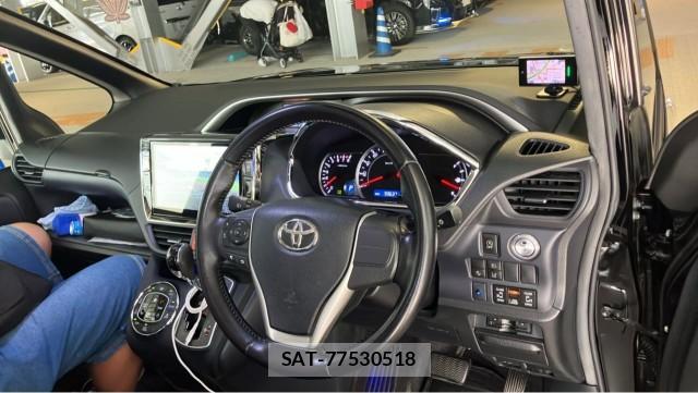 Toyota VOXY 2016-03 8329257-2