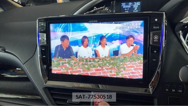 Toyota VOXY 2016-03 8329257-4