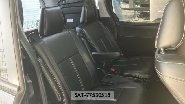 Toyota VOXY 2016-03 8329257-6