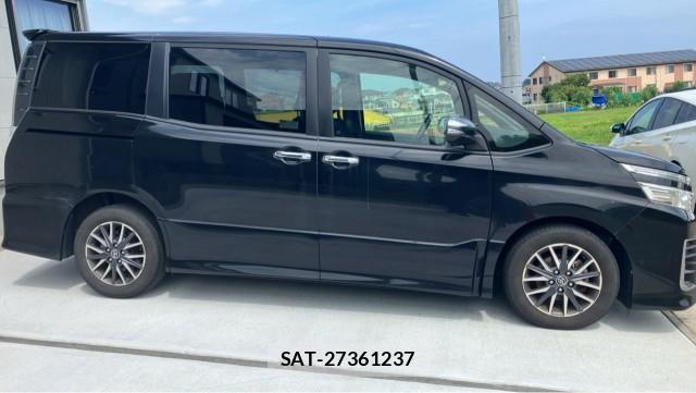 Toyota VOXY 2015-08 8329271-10