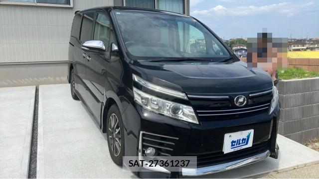 Toyota VOXY 2015-08 8329271-11