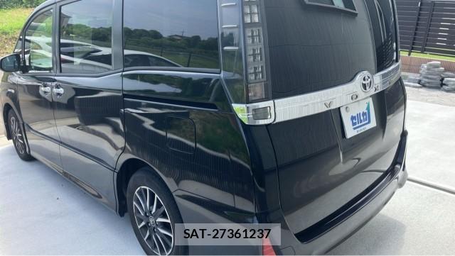 Toyota VOXY 2015-08 8329271-13