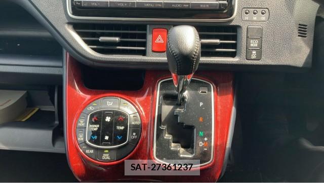 Toyota VOXY 2015-08 8329271-14