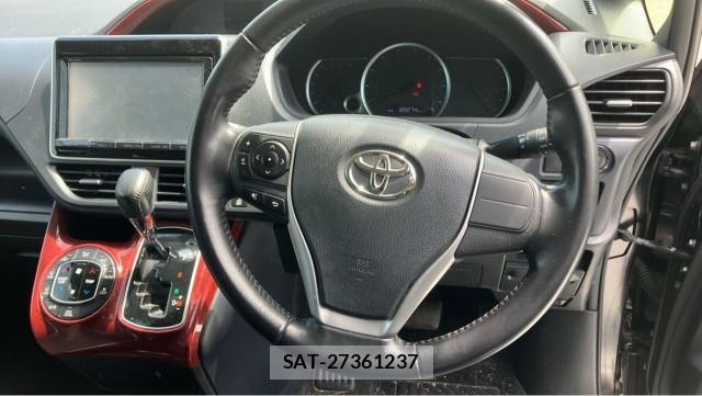 Toyota VOXY 2015-08 8329271-16