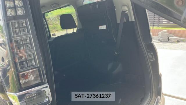 Toyota VOXY 2015-08 8329271-17