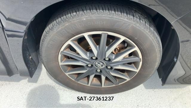 Toyota VOXY 2015-08 8329271-8