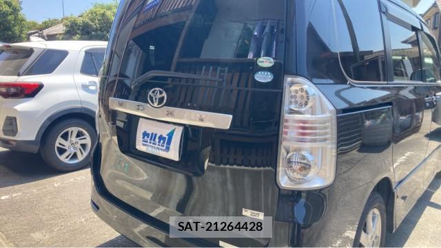 Toyota VOXY 2009-06 8329278-1
