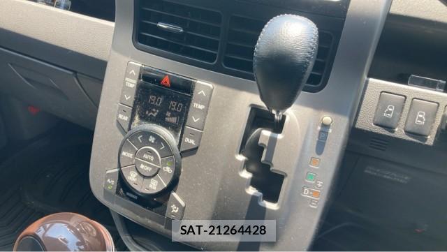 Toyota VOXY 2009-06 8329278-14