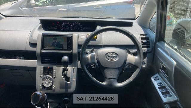 Toyota VOXY 2009-06 8329278-16