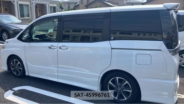 Toyota VOXY 2015-10 8329343-10