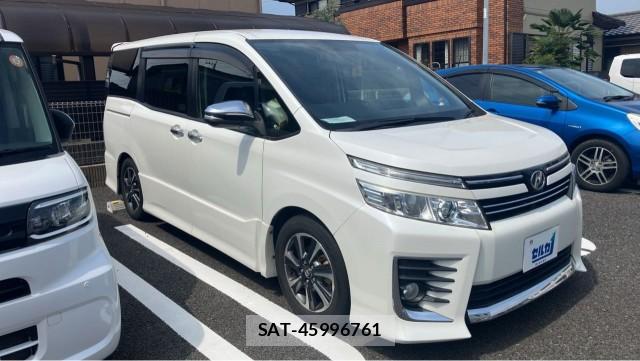 Toyota VOXY 2015-10 8329343-11