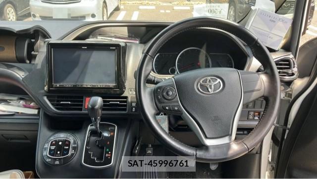 Toyota VOXY 2015-10 8329343-16