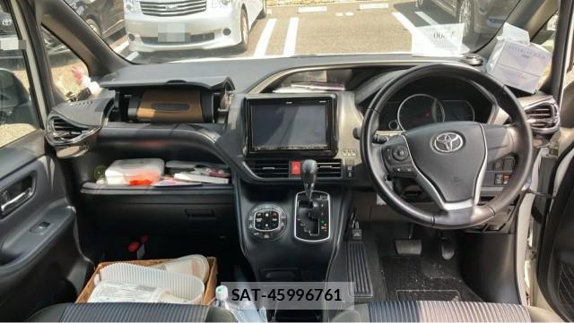 Toyota VOXY 2015-10 8329343-2
