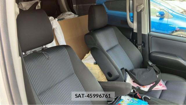 Toyota VOXY 2015-10 8329343-5