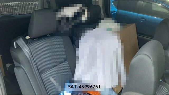 Toyota VOXY 2015-10 8329343-6