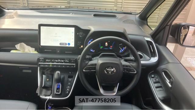 Toyota VOXY 2026-01 8329344-16