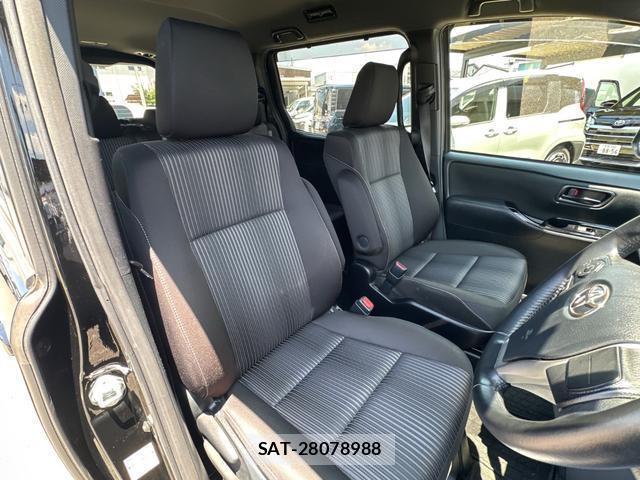 Toyota VOXY 2021-02 8329346-11