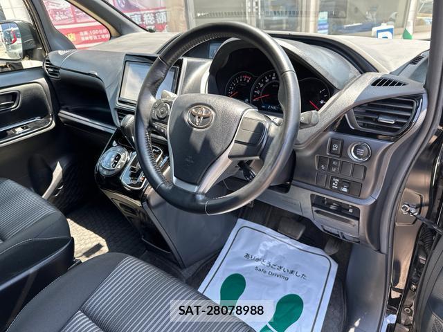 Toyota VOXY 2021-02 8329346-12