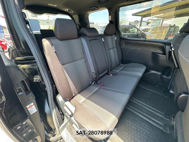Toyota VOXY 2021-02 8329346-14