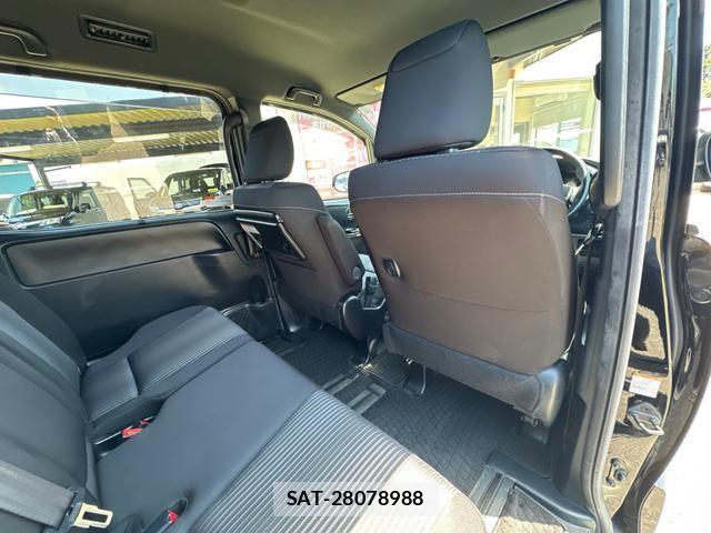 Toyota VOXY 2021-02 8329346-15