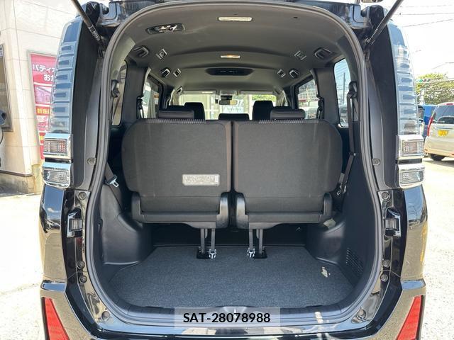 Toyota VOXY 2021-02 8329346-17