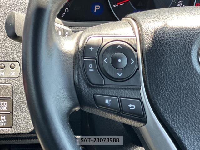 Toyota VOXY 2021-02 8329346-18