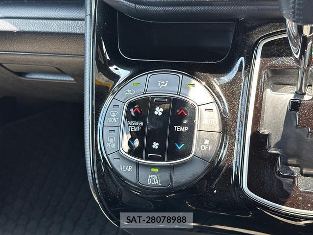 Toyota VOXY 2021-02 8329346-7