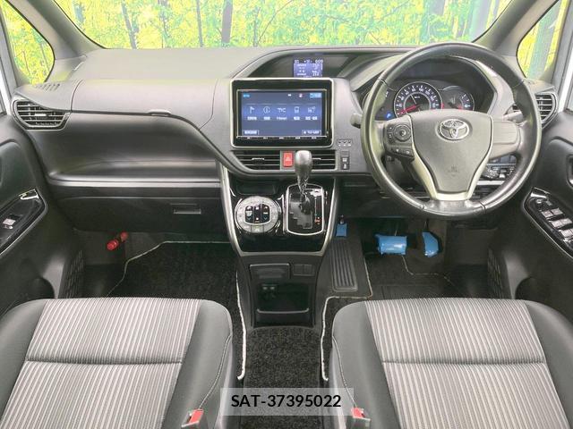 Toyota VOXY 2018-02 8329480-1