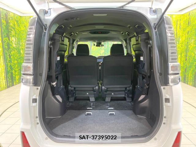 Toyota VOXY 2018-02 8329480-10