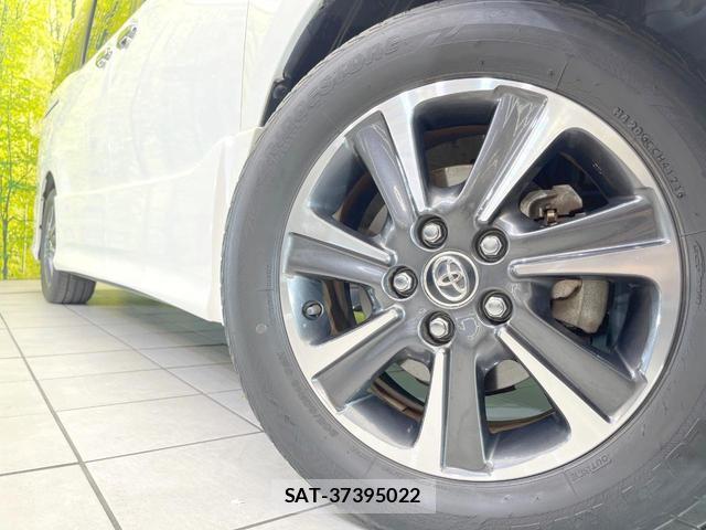 Toyota VOXY 2018-02 8329480-13