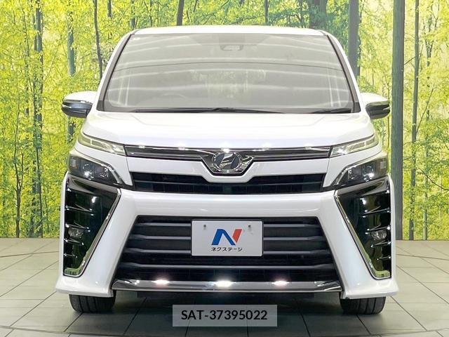 Toyota VOXY 2018-02 8329480-14