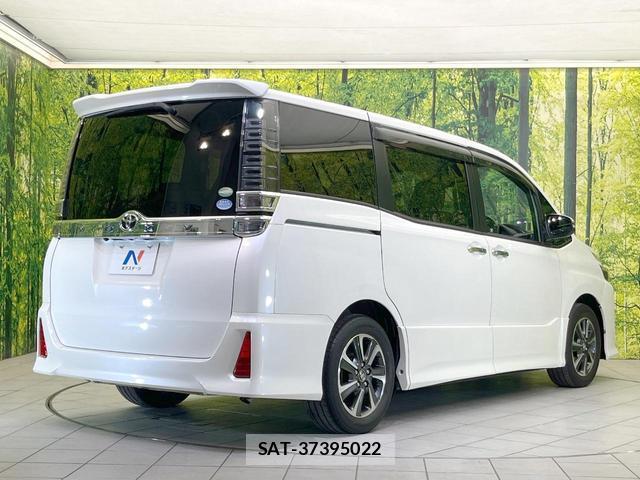 Toyota VOXY 2018-02 8329480-16