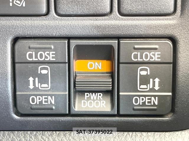 Toyota VOXY 2018-02 8329480-2