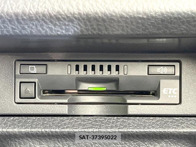 Toyota VOXY 2018-02 8329480-6