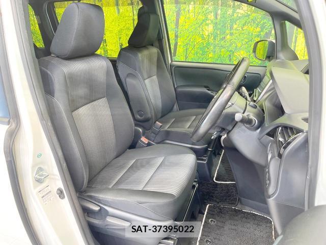 Toyota VOXY 2018-02 8329480-7