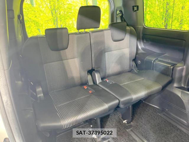 Toyota VOXY 2018-02 8329480-9