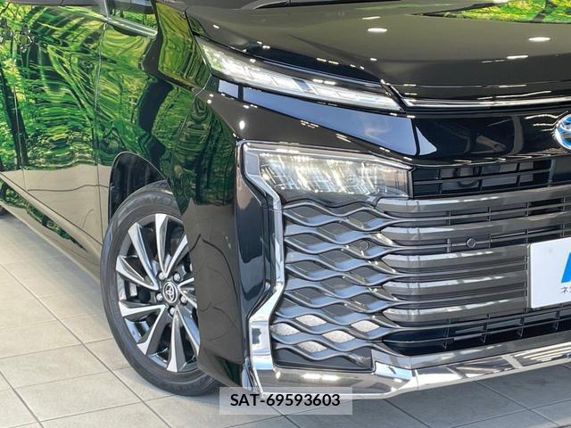 Toyota VOXY 2023-02 8329487-12