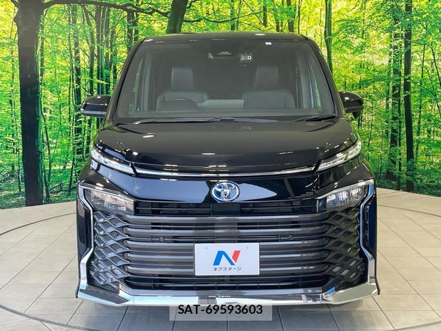 Toyota VOXY 2023-02 8329487-14