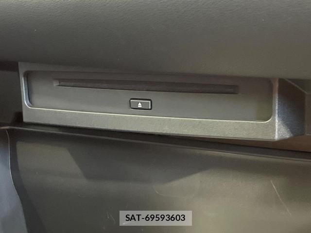 Toyota VOXY 2023-02 8329487-7