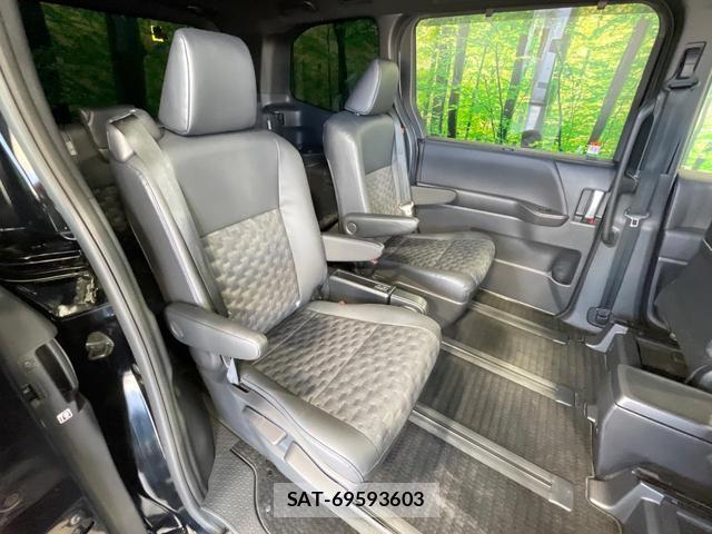 Toyota VOXY 2023-02 8329487-9