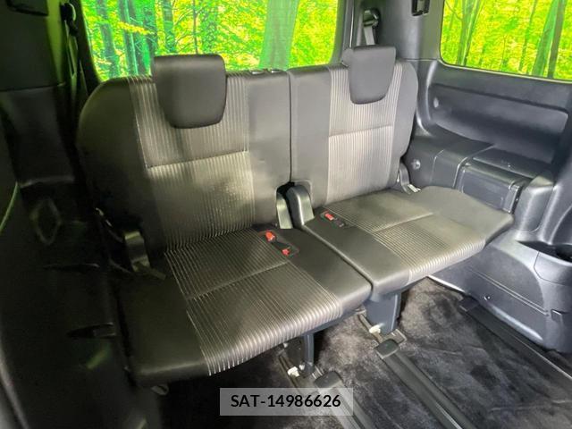 Toyota VOXY 2018-02 8329488-10