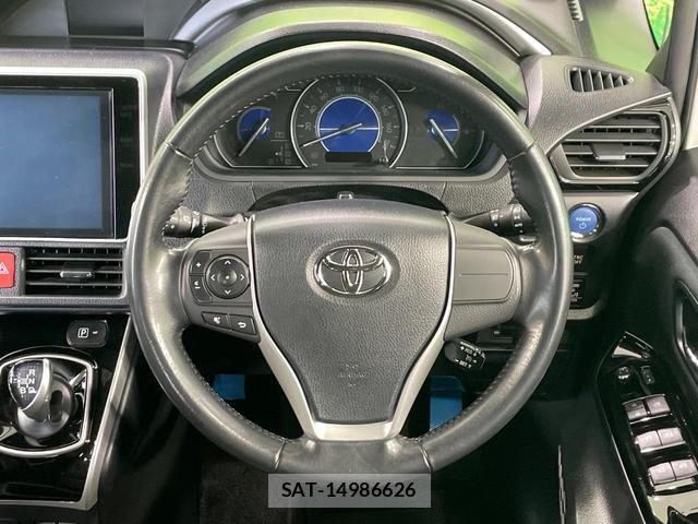 Toyota VOXY 2018-02 8329488-12