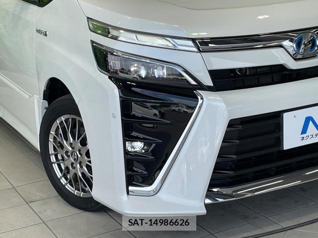 Toyota VOXY 2018-02 8329488-13