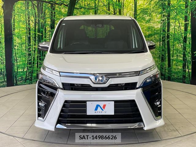 Toyota VOXY 2018-02 8329488-15