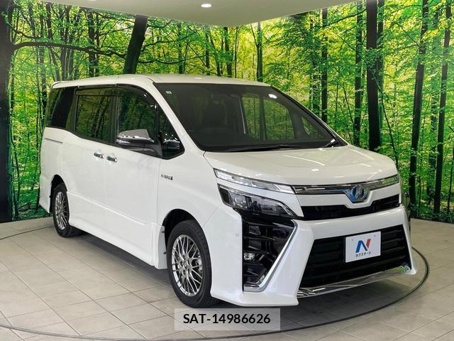 Toyota VOXY 2018-02 8329488-17