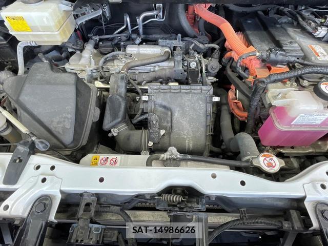 Toyota VOXY 2018-02 8329488-19