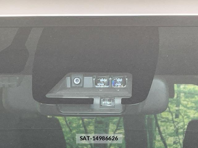 Toyota VOXY 2018-02 8329488-2