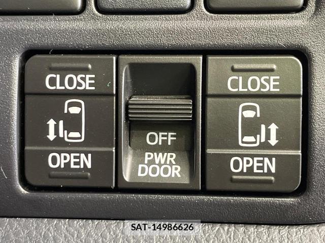 Toyota VOXY 2018-02 8329488-6