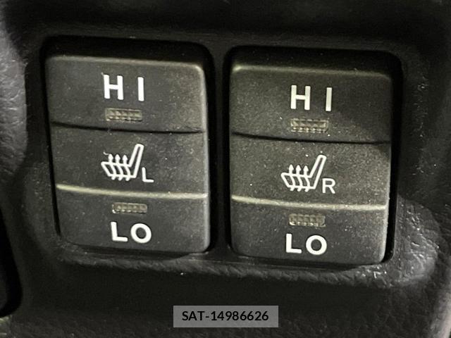 Toyota VOXY 2018-02 8329488-7